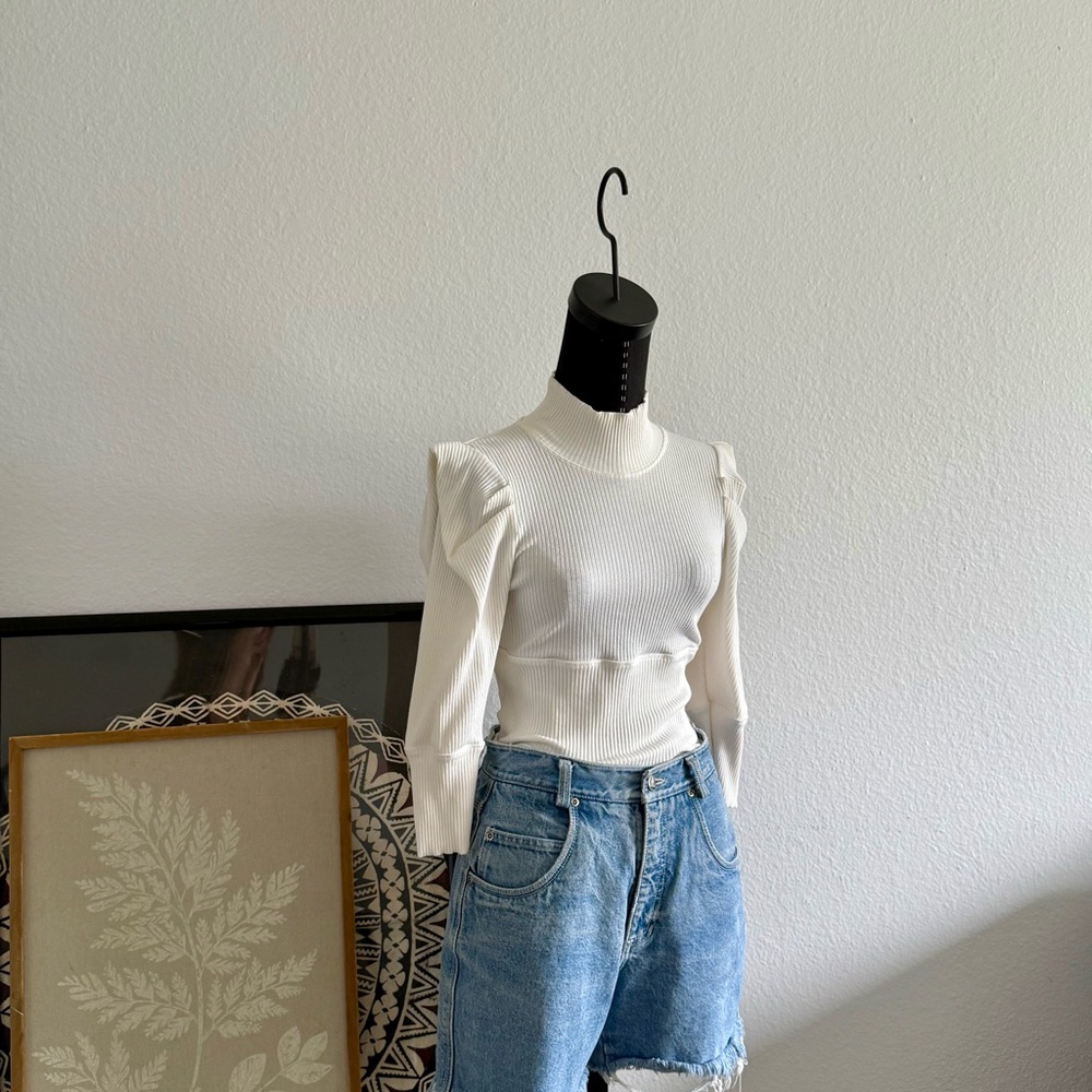 FREE PEOPLE WHITE RIBBED TURTLENECK TOP - Size M